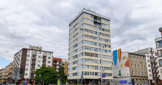 Rozpoczęto kolejne badania stanu technicznego Trzonolinowca - modernistycznego budynku we Wrocławiu. Naukowcy z Politechniki Wrocławskiej sprawdzą, w jakim stanie jest jego konstrukcja.