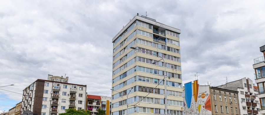 Rozpoczęto kolejne badania stanu technicznego Trzonolinowca - modernistycznego budynku we Wrocławiu. Naukowcy z Politechniki Wrocławskiej sprawdzą, w jakim stanie jest jego konstrukcja.