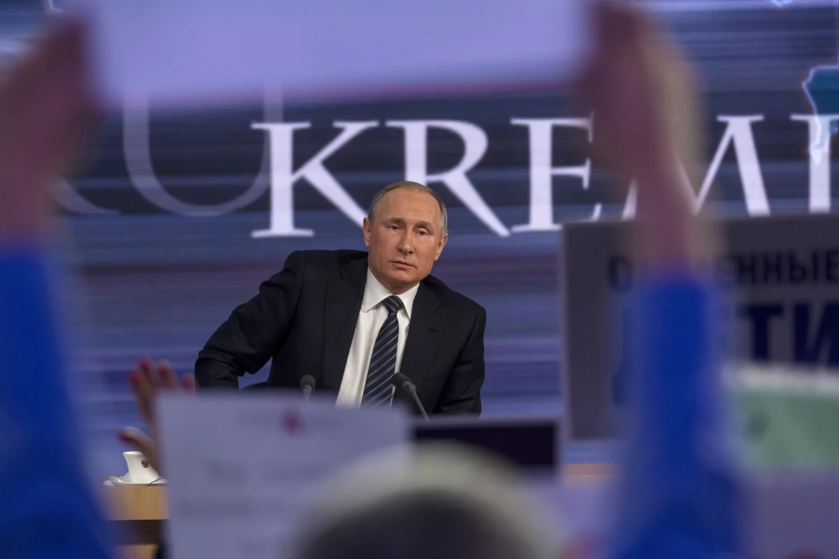 Sankcje nie działają, Putin na brak pieniędzy narzekać nie może – mówi w RMF FM Krystyna Kurczab-Redlich, wieloletnia korespondentka w Rosji, z którą rozmawiał Maciej Sztykiel. "To demon, który zagraża całemu światu, a losy wojny zależą od zbrojeń na zachodzie" – dodaje. Według dziennikarki obecne protesty rolników zostały zainspirowane przez Rosję. O tym, czy Putin jest dziś silniejszy niż na początku wojny i co zrobi w najbliższych miesiącach, rozmawialiśmy w przededniu drugiej rocznicy pełnoskalowej rosyjskiej inwazji na Ukrainę. 