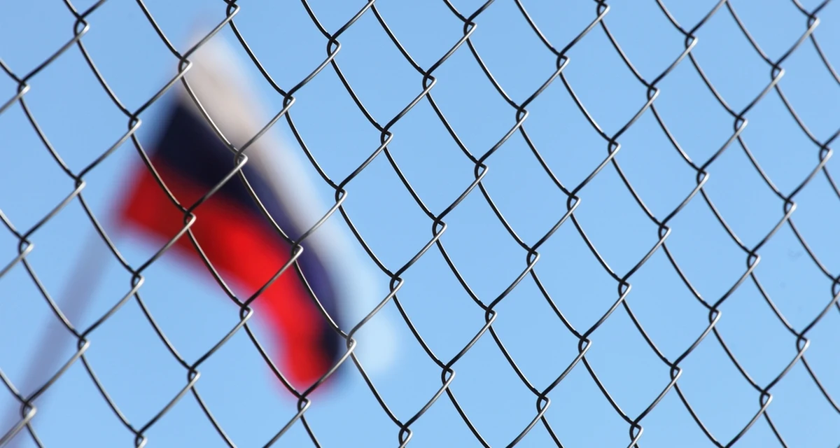 W piątek, w przeddzień drugiej rocznicy rosyjskiej inwazji na Ukrainę, Rada Unii Europejskiej przyjęła 13. pakiet sankcji wobec Rosji. W sumie unijne środki ograniczające mają obecnie zastosowanie do ponad 2 tys. osób i podmiotów.