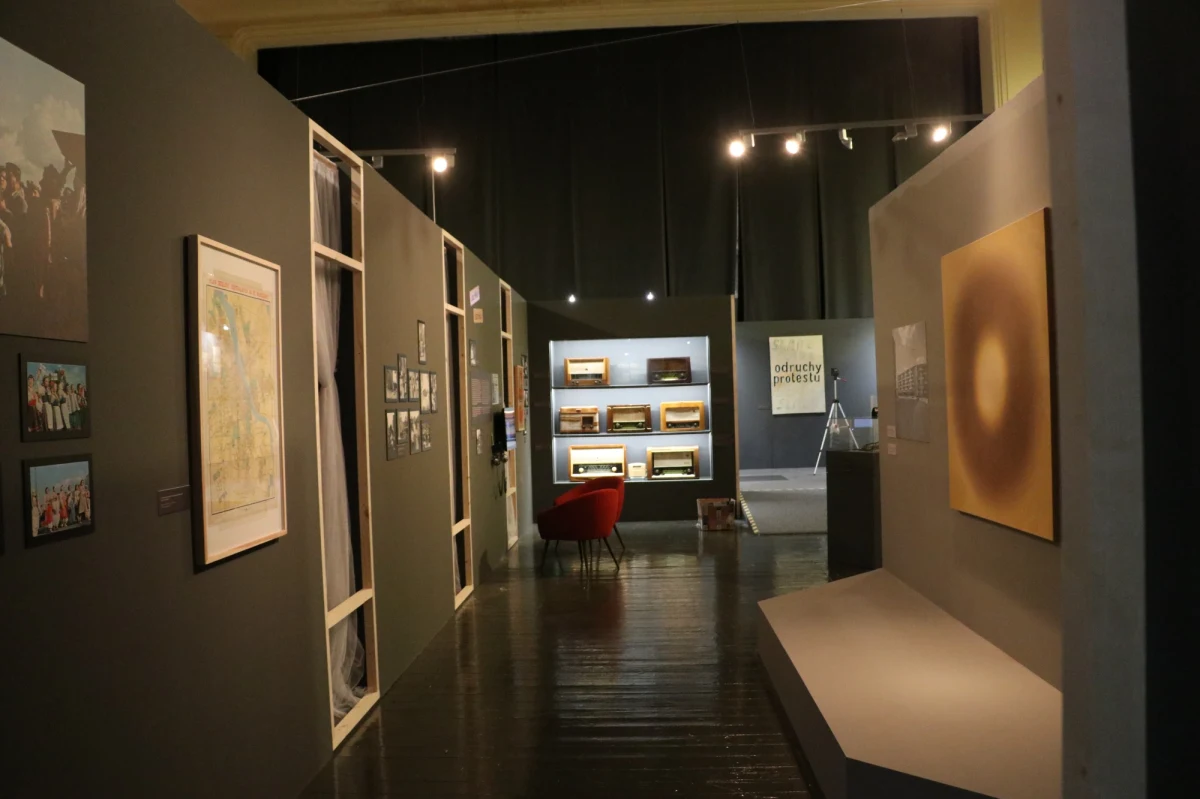 ​O buncie wyrażanym w czasach PRL poprzez muzykę opowiada nowa wystawa w krakowskim Muzeum Nowej Huty. Wśród eksponatów są przedmioty związane z artystami. Zwiedzając ekspozycję, można też sporo dowiedzieć się o tym, co nie podobało się ówczesnym władzom w twórczości artystów.

