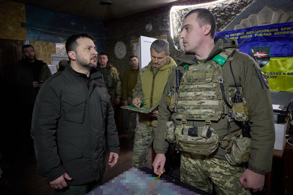 Prezydent Wołodymyr Zełenski odwiedził żołnierzy ukraińskich walczących w rejonie Kupiańska, luty 2024
