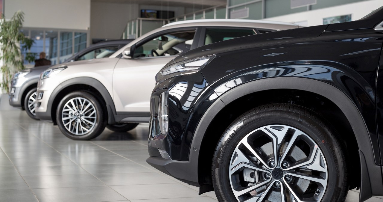 Najtańsze nowe auto. Ile muszą na nie pracować Polacy, a ile Niemcy ...