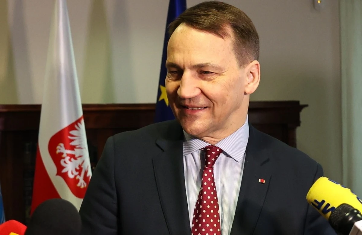 "To jest świetny dzień dla Polski" - powiedział minister spraw zagranicznych Radosław Sikorski o zapowiedzi szefowej Komisji Europejskiej Ursuli von der Leyen w sprawie uwolnienia około 137 mld euro dla Polski. Jak podkreślił, "dzięki tym dziesiątkom miliardów euro dokończymy modernizację Polski".