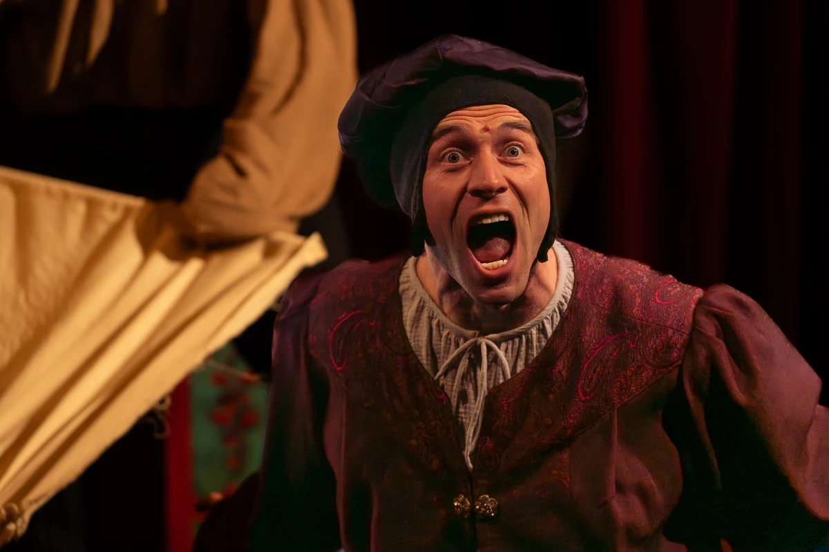 W Krakowie trwają XV Dni Komedii dell’Arte. To międzynarodowe święto teatru ludowego rodem z Włoch. Choć sięga tradycją i formą wiele wieków wstecz opowiada współczesne historie i odwołuje się do współczesnych emocji. Postaci występują w maskach, a bardzo ważnym elementem każdego spektaklu jest improwizacja. W ramach dni można oglądać spektakle i uczestniczyć w warsztatach. 