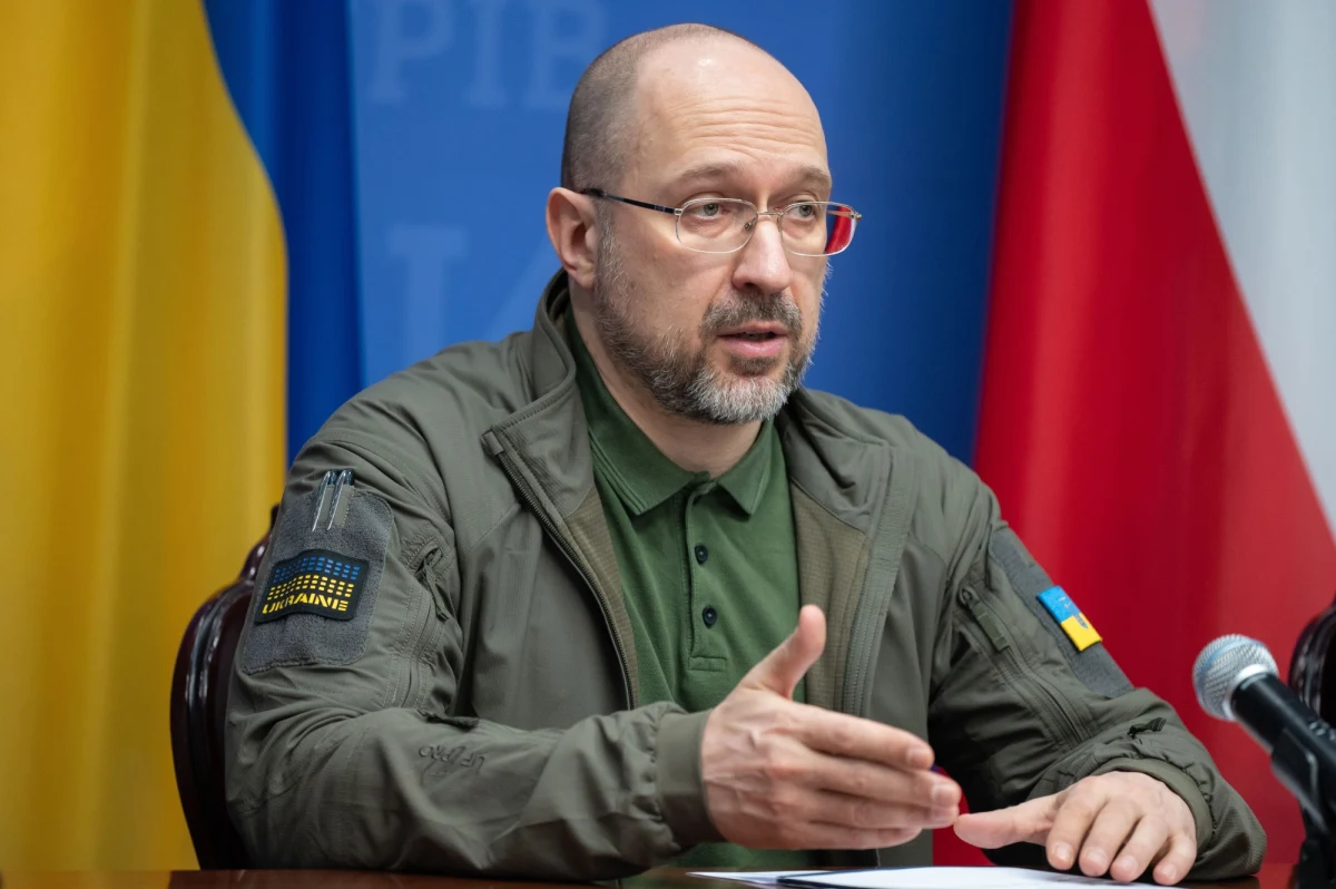 Sprawa odblokowania granicy powinna zostać rozwiązana do 28 marca, w przeciwnym razie Ukraina może zastosować środki odwetowe na przejściach granicznych - zapowiedział szef ukraińskiego rządu Denys Szmyhal. Poinformował, że obecnie po obu stronach granicy w kolejkach stoi 9 tys. ciężarówek.