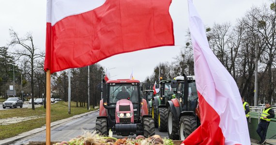 Sobota kolejnym dniem protestu polskich rolników. Blokowali drogi w wielu miejscach kraju. Protestujący domagali się m.in. wstrzymania importu towarów rolnych z Ukrainy. 