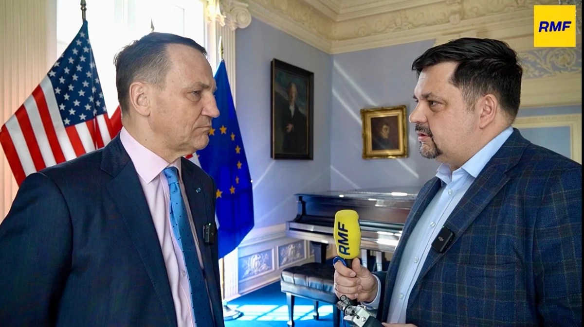 Radosław Sikorski w RMF FM zdradza kulisy swojego piątkowego wystąpienia w trakcie obrad Rady Bezpieczeństwa ONZ, w którym sprostował kłamstwa rosyjskiego ambasadora. Szef polskiego resortu spraw zagranicznych nie zostawił suchej nitki na Wasiliju Nebenzim. "Czasami trzeba nazwać rzeczy po imieniu. Uważałem, że tego nie wolno puścić płazem" – mówił Sikorski w rozmowie z amerykańskim korespondentem RMF FM Pawłem Żuchowskim. 