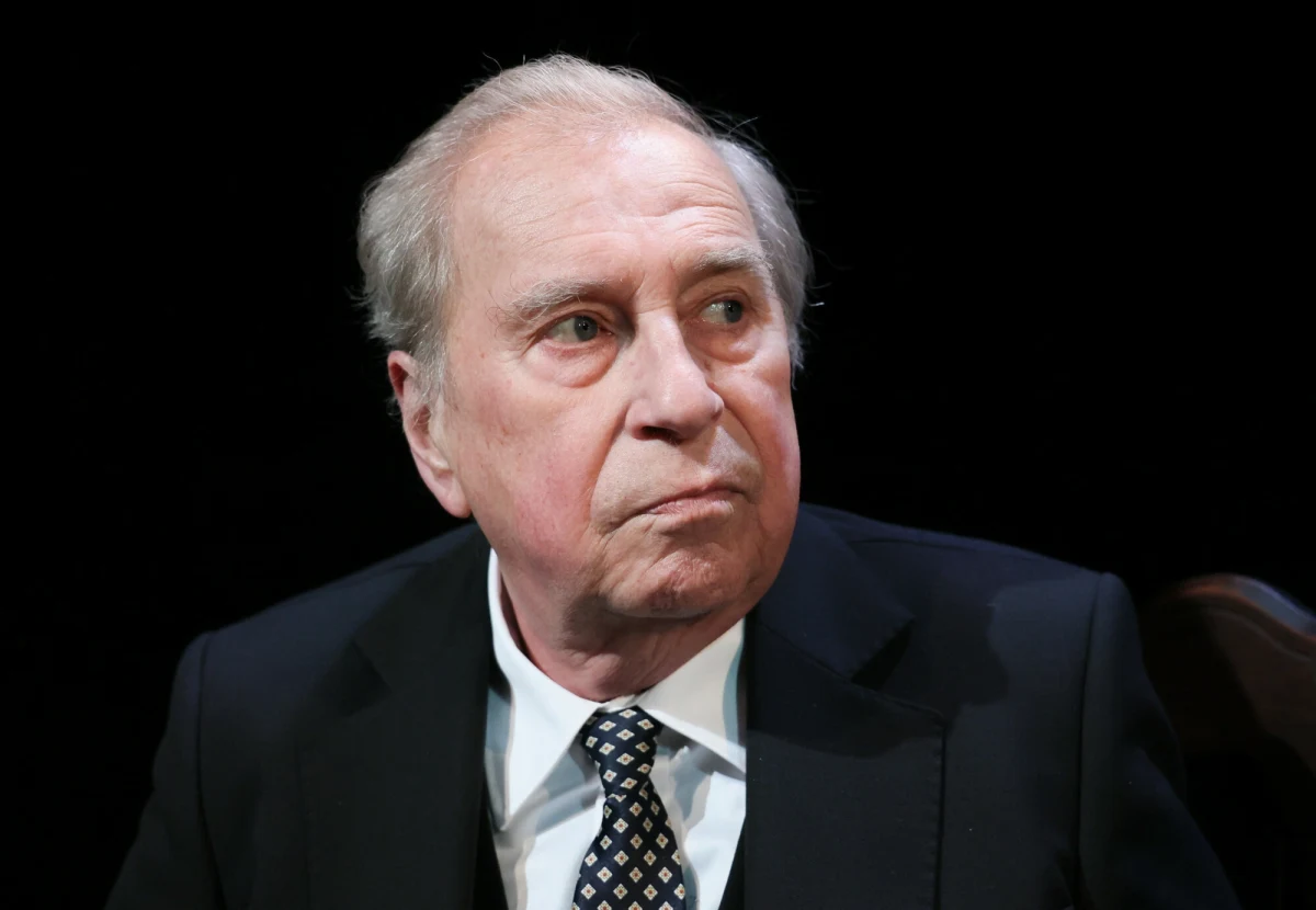 "Ciągle mam ciągoty filmowe" - przyznał w rozmowie z dziennikarzem RMF FM Bogdanem Zalewskim Jerzy Stuhr. "Teatr jest ciężką robotą. Coraz trudniej mi znaleźć siły na ten duży psychiczny i fizyczny wysiłek" - dodał wybitny aktor i reżyser.