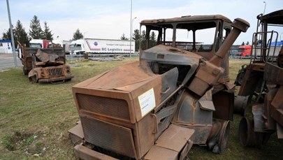 Ukraińscy rolnicy ściągnęli na granicę z Polską zniszczone maszyny