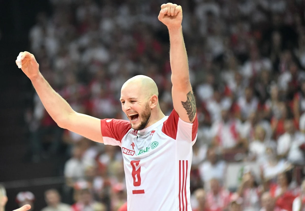 Bartosz Kurek podpisał dwuletni kontrakt z Grupą Azoty ZAKSĄ Kędzierzyn-Koźle – donosi „Przegląd Sportowy”. Według informacji „PS” w PlusLidze chciałby w przyszłym sezonie zagrać też Wilfredo Leon.