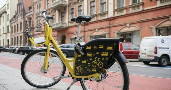 ​Największy w Polsce i trzeci co do wielkości w Europie system rowerów miejskich startuje dziś w Górnośląsko-Zagłębiowskiej Metropolii (GZM). Od teraz z 1260 żółtych jednośladów mogą korzystać mieszkańcy 8 śląskich miast. W planach jest dodanie kolejnych aglomeracji. Rowery można wypożyczać za pośrednictwem aplikacji Metrorower, dostępnej w sklepach App Store, Google Play i w AppGallery.
