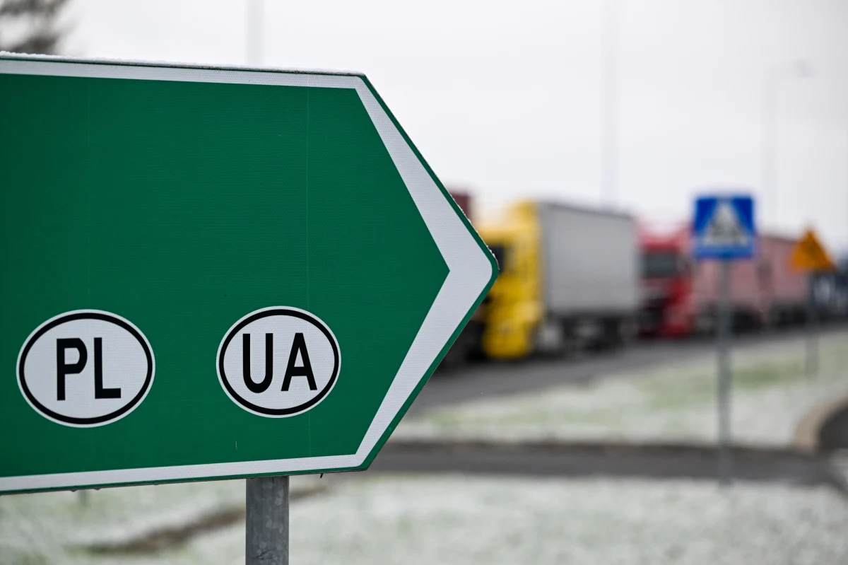 "Uznanie przez polski rząd przejść granicznych za infrastrukturę krytyczną to dobra decyzja" - ocenił ukraiński wiceminister rozwoju. Serhij Derkacz w wywiadzie dla lokalnej telewizji odniósł się też do rozmów z przedstawicielami polskich władz o rolniczych blokadach. 