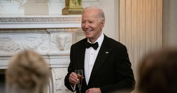 Według książki korespondentki "New York Timesa" Katie Rogers prezydent USA Joe Biden powiedział niegdyś żartem w rozmowie ze współpracownikami, że kluczem do długiego i trwałego małżeństwa jest "dobry seks". Chociaż ten wątek zajmuje tylko kilka akapitów w 276-stronicowej książce, już wywołał sensację w mediach.