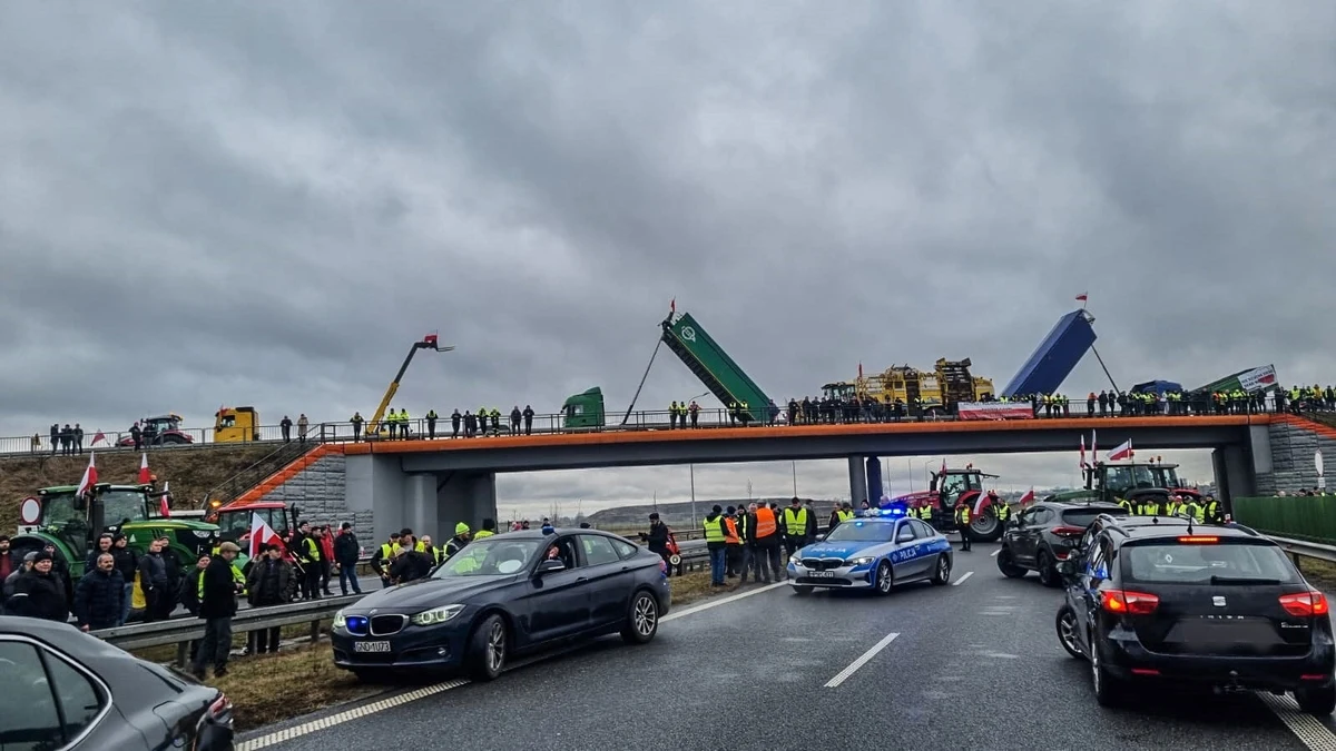 Protest rolników na trasie S7 został dziś czasowo wstrzymany, a ruch na ekspresówce został przywrócony. To ze względów bezpieczeństwa. Rolnicy od blisko tygodnia codziennie blokują tę trasę. Przed godz. 13 rolnicy wrócili na drogę.
