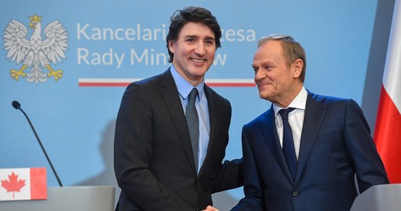 Polska i Kanada właściwie w każdej sprawie prezentują identyczne stanowisko, jeśli chodzi o najważniejsze geopolityczne kwestie, w tym napaści Rosji na Ukrainę i przyszłości naszego regionu - podkreślił premier Donald Tusk po spotkaniu z premierem Kanady Justinem Trudeau.