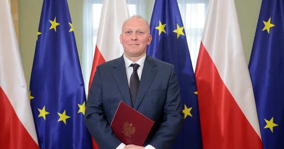 ​Dotychczasowy dyrektor XXX LO w Lublinie pokonał w konkursie dwóch innych kandydatów. O rozstrzygnięciu konkursu na lubelskiego kuratora oświaty poinformowali w poniedziałek na konferencji prasowej w Lublinie wiceminister edukacji Joanna Mucha i wojewoda lubelski Krzysztof Komorski.