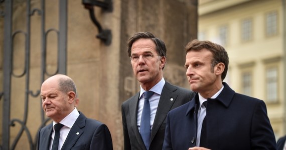 Najważniejsi przywódcy Europy spotykają się w Paryżu, by rozmawiać o wsparciu dla Ukrainy. To może być spotkanie ostatniej szansy. UE musi się spieszyć z dostawami dla Kijowa, bo nawet amunicja siłom ukraińskim wyczerpuje się w zastraszającym tempie. Wśród zaproszonych do stolicy Francji jest prezydent Andrzej Duda.