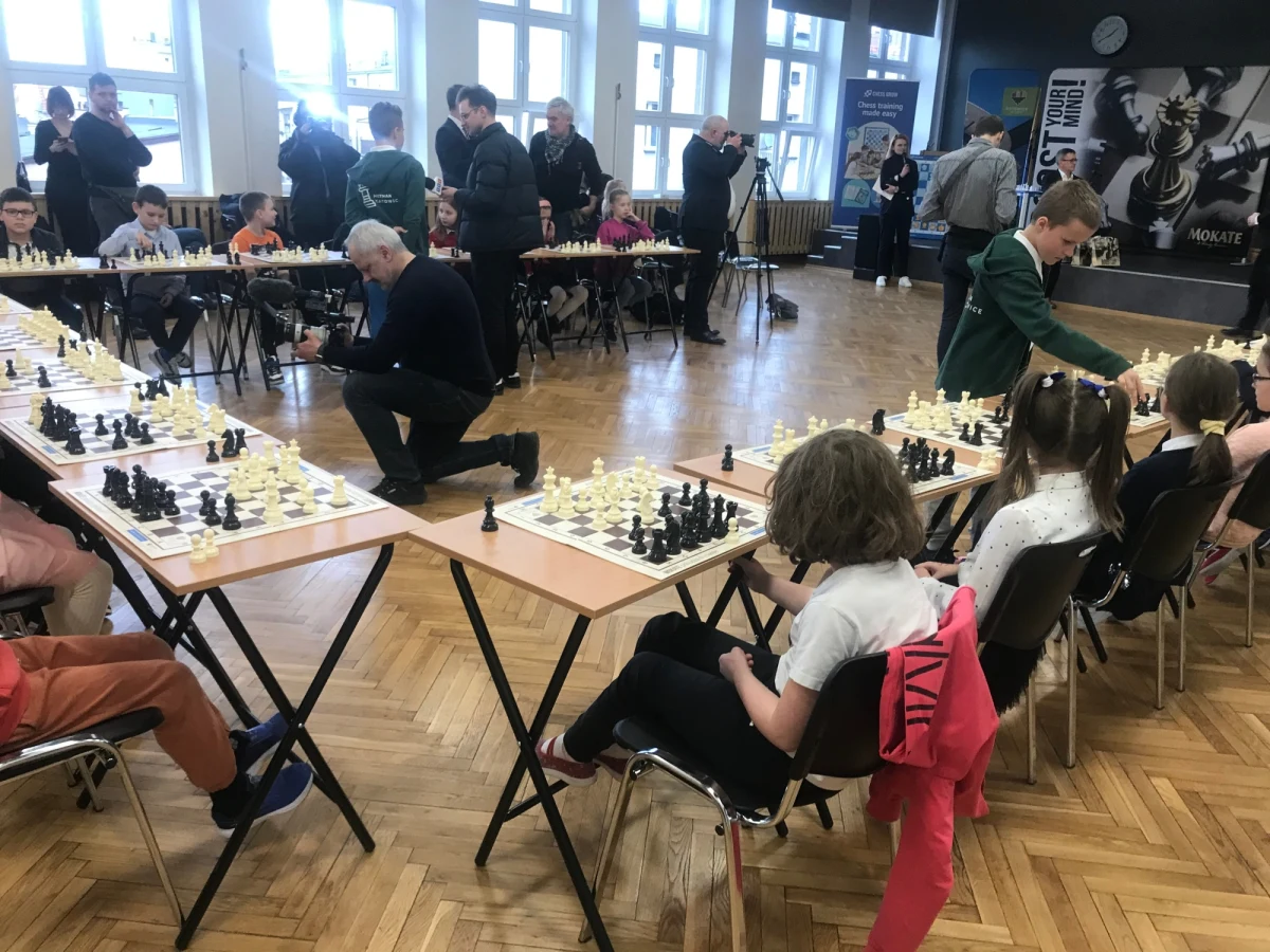 50 nauczycieli z ponad 20 szkół i ponad 800 uczniów. Katowice postawiły na szachy i okazało się, że w regionie miłośników królewskiej gry nie brakuje.