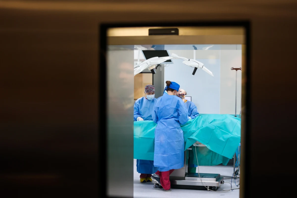 Górnośląskie Centrum Zdrowia Dziecka w Katowicach oficjalnie otworzyło zmodernizowany blok operacyjny, który składa się z pięciu sal do otolaryngologii, chirurgii, ortopedii, neurochirurgii oraz kardiochirurgii. Szpital rozbudował też instalację poczty pneumatycznej oraz wprowadził system przechowywania leków.