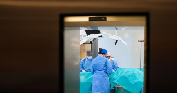 Górnośląskie Centrum Zdrowia Dziecka w Katowicach oficjalnie otworzyło zmodernizowany blok operacyjny, który składa się z pięciu sal do otolaryngologii, chirurgii, ortopedii, neurochirurgii oraz kardiochirurgii. Szpital rozbudował też instalację poczty pneumatycznej oraz wprowadził system przechowywania leków.