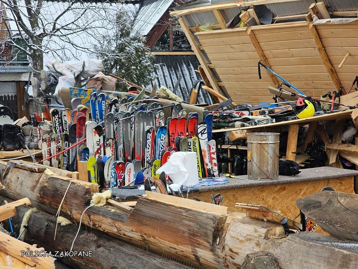 Policja prosi o kontakt osoby, które były świadkami wybuchu gazu w wypożyczalni nart na Gubałówce w Zakopanem. Do zdarzenia doszło w połowie miesiąca. Postępowanie w tej sprawie policja prowadzi pod nadzorem Prokuratury Rejonowej w Zakopanem.