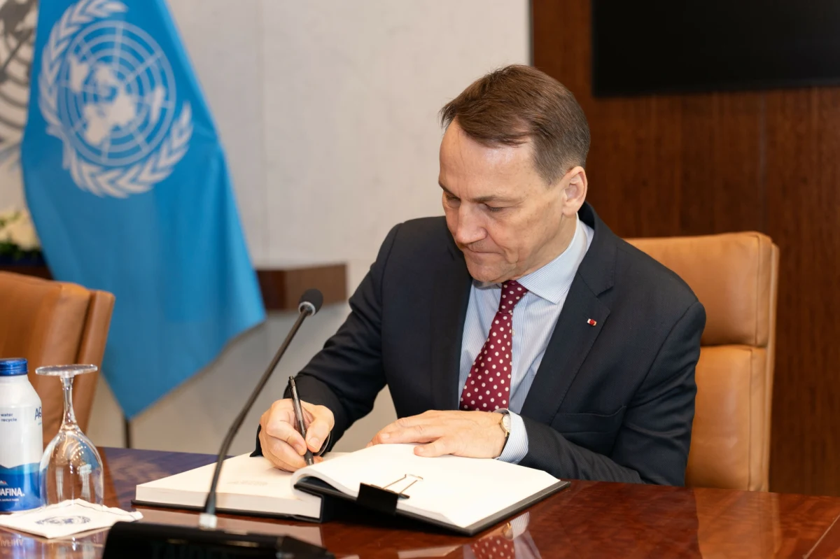 „Mój syn jest amerykańskim żołnierzem” - powiedział Radosław Sikorski w Atlantic Council rozpoczynając swoje wystąpienie. Żona szefa polskiego MSZ, Anne Applebaum jest Amerykanką, ale ma też polskie obywatelstwo. 