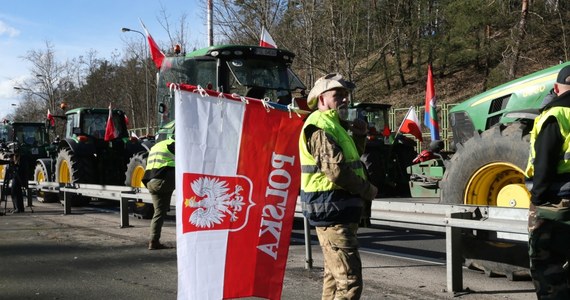 Rolnicy szykują we wtorek strajk w Warszawie pod hasłem "Gwiaździsty marsz na stolicę". Będą domagać się ograniczenia importu towarów rolnych z Ukrainy i wycofania się polskiego rządu z unijnego Zielonego Ładu. Kierowcy muszą spodziewać się utrudnień - zarówno na drogach krajowych w obrębie powiatów ościennych, jak i stolicy. 