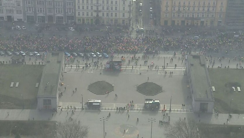  Kuriozalna sytuacja na proteście rolników. Nagle w tył zwrot