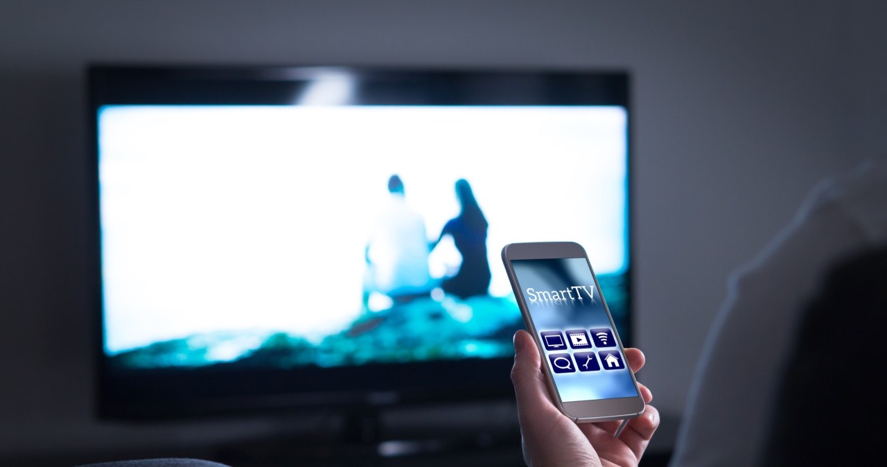 Jak przesłać obraz z telefonu na telewizor? Oto sposób - GeekWeek w