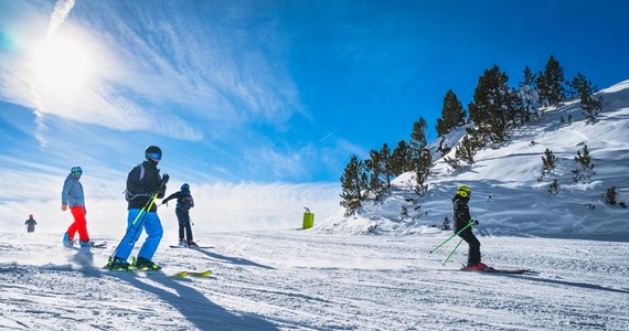 Mimo zakończenia ferii zimowych, wyciągi narciarskie wciąż są czynne. Szusować można m.in. na Kasprowym Wierchu, Jaworzynie Krynickiej czy w Białce Tatrzańskiej. Zmieniają się cenniki karnetów na sezon niski.