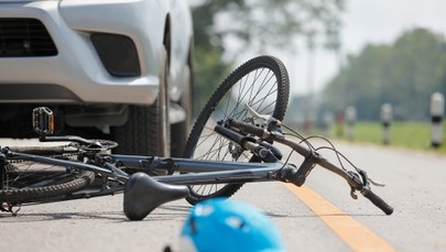 Pijany kierowca potrącił rowerzystkę i odjechał. Zatrzymała go policja