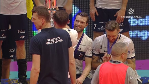 Siatkarze Projektu Warszawa pokonali w finałowym dwumeczu Mint Vero Volley Monza i sięgnęli po Puchar Challenge. MVP rewanżowego starcia został Jurij Semeniuk, środkowy Projektu. Zobaczymy, jak przebiegała ceremonia medalowa po spotkaniu we Włoszech.