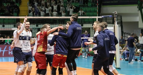 Siatkarze Projektu pokonali na wyjeździe Mint Vero Volley Monza 3:1 (27:25, 25:16, 17:25, 25:22) w rewanżowym meczu finałowym Pucharu Challenge. Warszawianie pierwsze spotkanie u siebie również wygrali 3:1, więc już dwa sety im wystarczyły, by cieszyć się z trofeum.