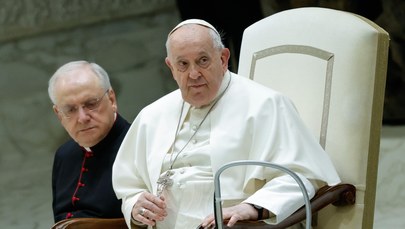 Papież ma problemy z głosem. Nie odczytał katechezy