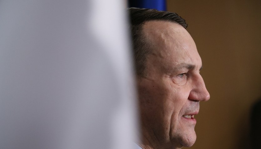  Sikorski ze specjalną misją. Malo komu Tusk tak ufa