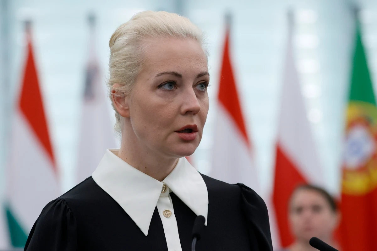 "Putin musi odpowiedzieć za to, co zrobił mojemu krajowi. Musi odpowiedzieć za to, co zrobił naszemu pokojowemu sąsiadowi. I Putin musi odpowiedzieć za wszystko, co zrobił Aleksiejowi" - mówiła w Parlamencie Europejskim wdowa po rosyjskim opozycjoniście Aleksieju Nawalnym, Julia. "Władimir Putin jest szefem zorganizowanej bandy przestępczej" - stwierdziła.