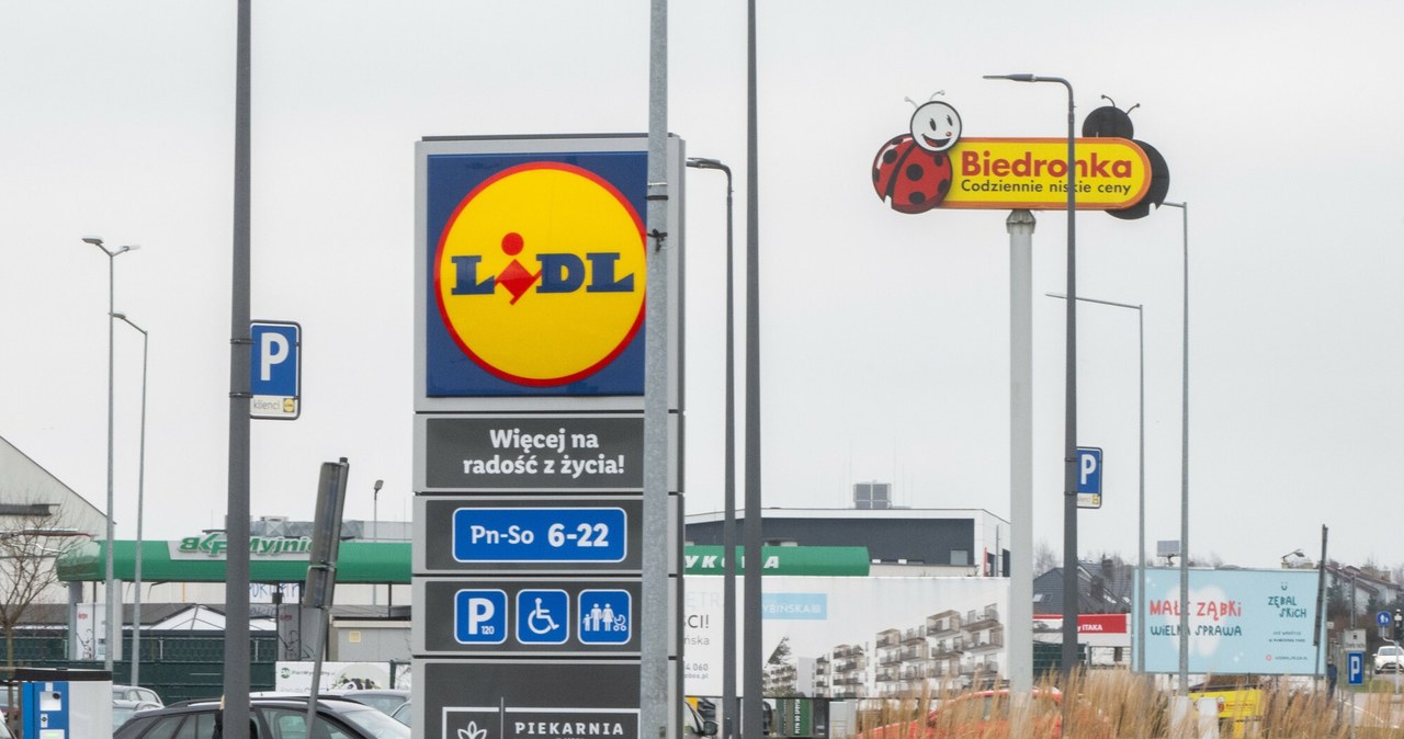 UOKiK, zawiadomił, prokuraturę, związku, promocjami, alkoholu, jakie, wprowadzono, sieciach, sklepów, Biedronka, Lidl, Kaufland, Sklepy sprzedawały wódkę po 10 zł, jest reakcja. Zawiadomiono prokuraturę