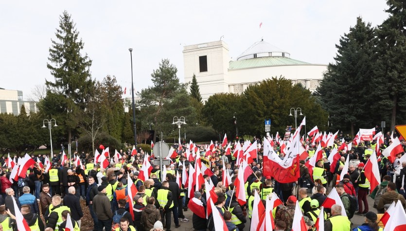 Protest rolników zyskuje wsparcie. „Wchodzimy na twardo” Protest rolników zyskuje wsparcie. „Wchodzimy na twardo”