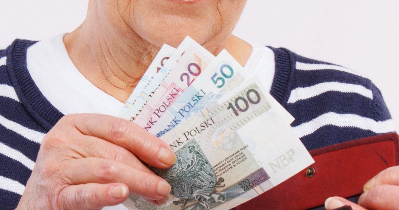 6938,92 zł emerytury i ani dnia pracy. ZUS ujawnił, jak tyle dostać