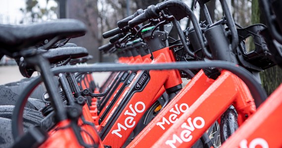 Pełna gdańska flota rowerów Mevo powraca na ulice metropolii po zimowej przerwie. Mieszkańcy i turyści będą mieć do dyspozycji 3,2 tys. rowerów ze wspomaganiem elektrycznym i około tysiąca tradycyjnych.