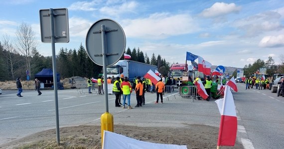38-letni rolnik, uczestniczący w proteście przy polsko-słowackim przejściu w Barwinku, został potrącony przez ciężarówkę. Doszło do tego, kiedy kierowca próbował ominąć blokadę.