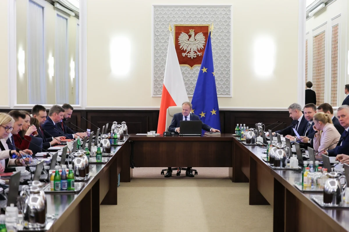 Wakacje kredytowe jest rozwiązaniem "wysoce szkodliwym dla moralności płatniczej Polaków - stwierdził dzisiaj prezes Związku Banków Polskich Tadeusz Białek i ogłosił, że sektor bankowy gotów jest przeznaczyć 2,5 mld złotych na Fundusz Wsparcia Kredytobiorców (FWK), jeżeli rząd odstąpi od prac nad wydłużeniem wakacji kredytowych. Politycy PiS oskarżają gabinet Donalda Tuska o uległość wobec bankowego lobby.