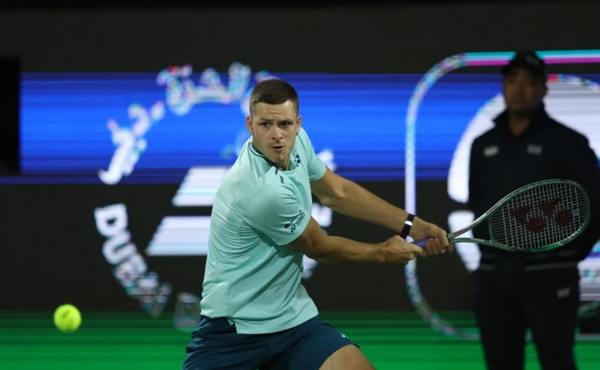 Hubert Hurkacz awansował do ćwierćfinału turnieju tenisowego ATP 500 na twardych kortach w Dubaju. W środę pokonał Australijczyka Christophera O'Connella 7:6 (7-5), 6:4. Mecz trwał godzinę i 33 minuty.