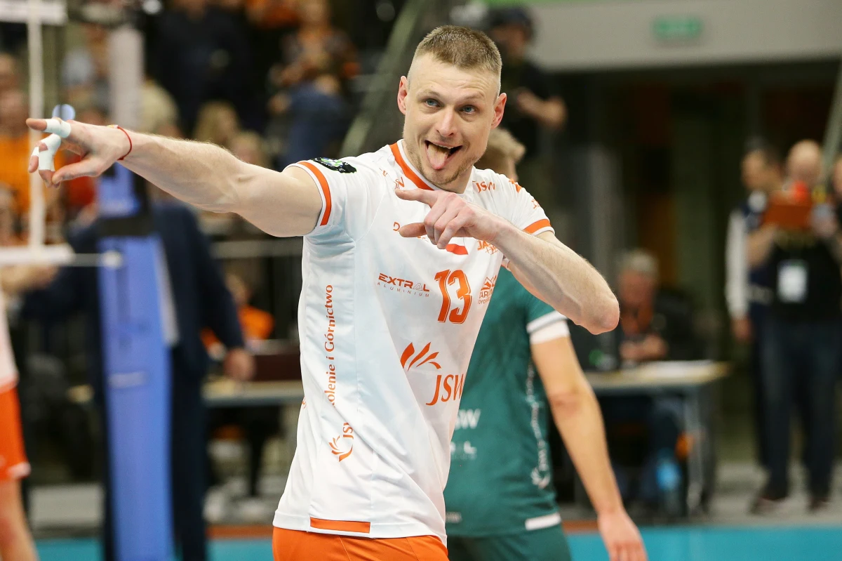 Siatkarze Jastrzębskiego Węgla wygrali u siebie z włoskim Gas Sales Daiko Piacenza 3:0 (25:22, 26:24, 25:21) i awansowali do półfinału Ligi Mistrzów, w którym zagrają z tureckim Ziraat Bank Ankara.