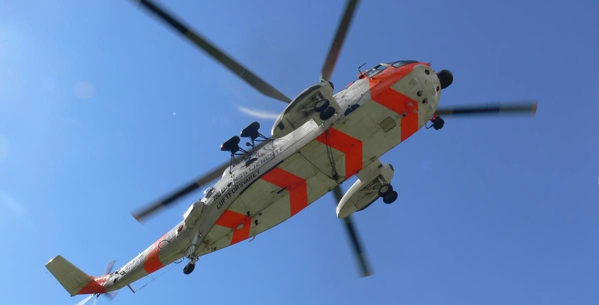 U wybrzeży Norwegii na wysokości Bergen na Morzu Północnym rozbił się śmigłowiec. Pilot wysłał sygnał SOS, potem kontakt z nim się urwał. Na pokładzie helikoptera było sześć osób, zostały wyciągnięte z wody. Jedna osoba nie żyje.