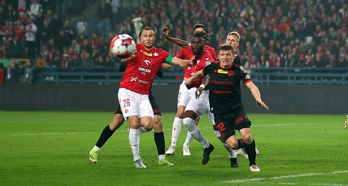 Takiego szału radości na stadionie przy ul. Reymonta dawno nie było. Wisła Kraków po długim i obfitującym w zwroty akcji spotkaniu pokonała Widzew Łódź i awansowała do półfinału Fortuna Pucharu Polski. Decydujące trafienia padały w ostatnich minutach drugiej połowy i dogrywki.