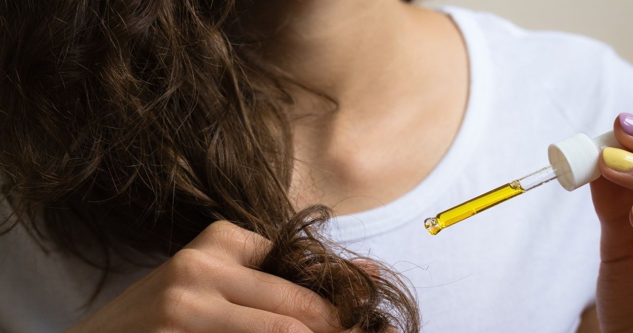 Robisz tak podczas pielęgnacji włosów? To przez to wolno rosną i wypadają