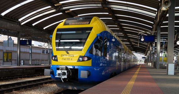 26 nowych pociągów oraz usługi serwisowe dla Kolei Śląskich zamówił w czwartek w Newagu samorząd woj. śląskiego. Pierwszy pociąg ma zostać dostarczony do połowy 2026 roku.

