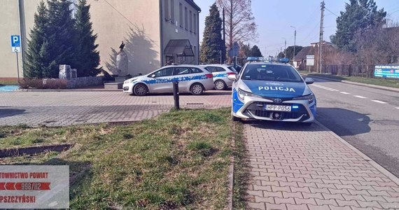 Policjanci po kilku godzinach zatrzymali mężczyznę poszukiwanego po napadzie na bank w Goczałkowicach-Zdroju. Funkcjonariusze prowadzą czynności z jego udziałem. 